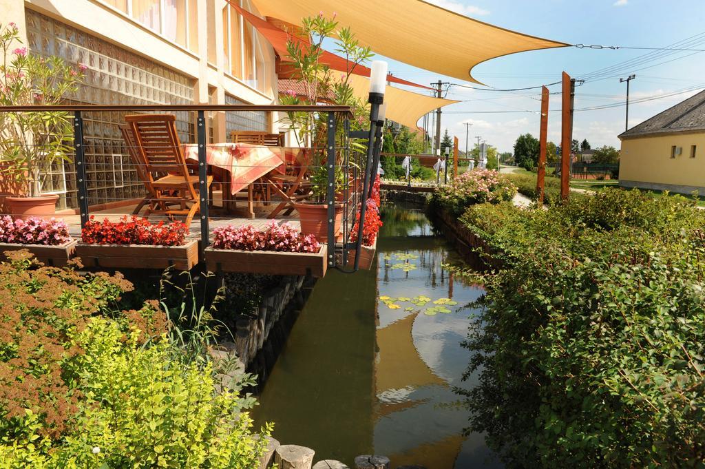 Orchidea Hotel Lipot Exterior photo